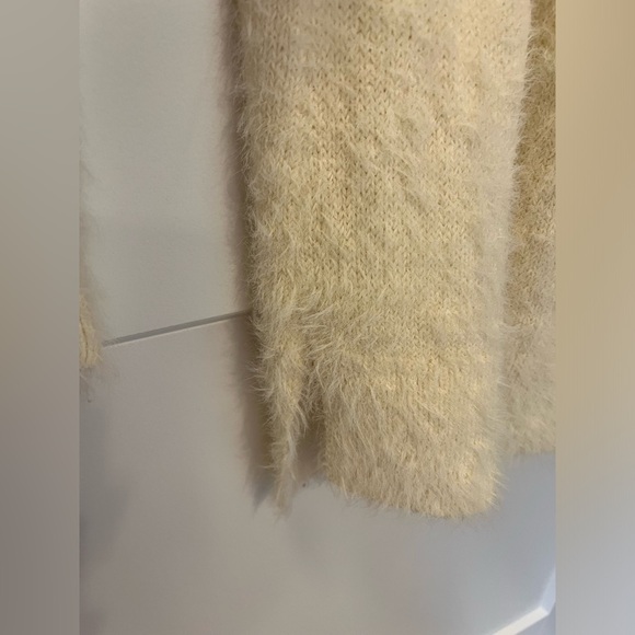 Ladies Fuzzy Sweater - Picture 4 of 4